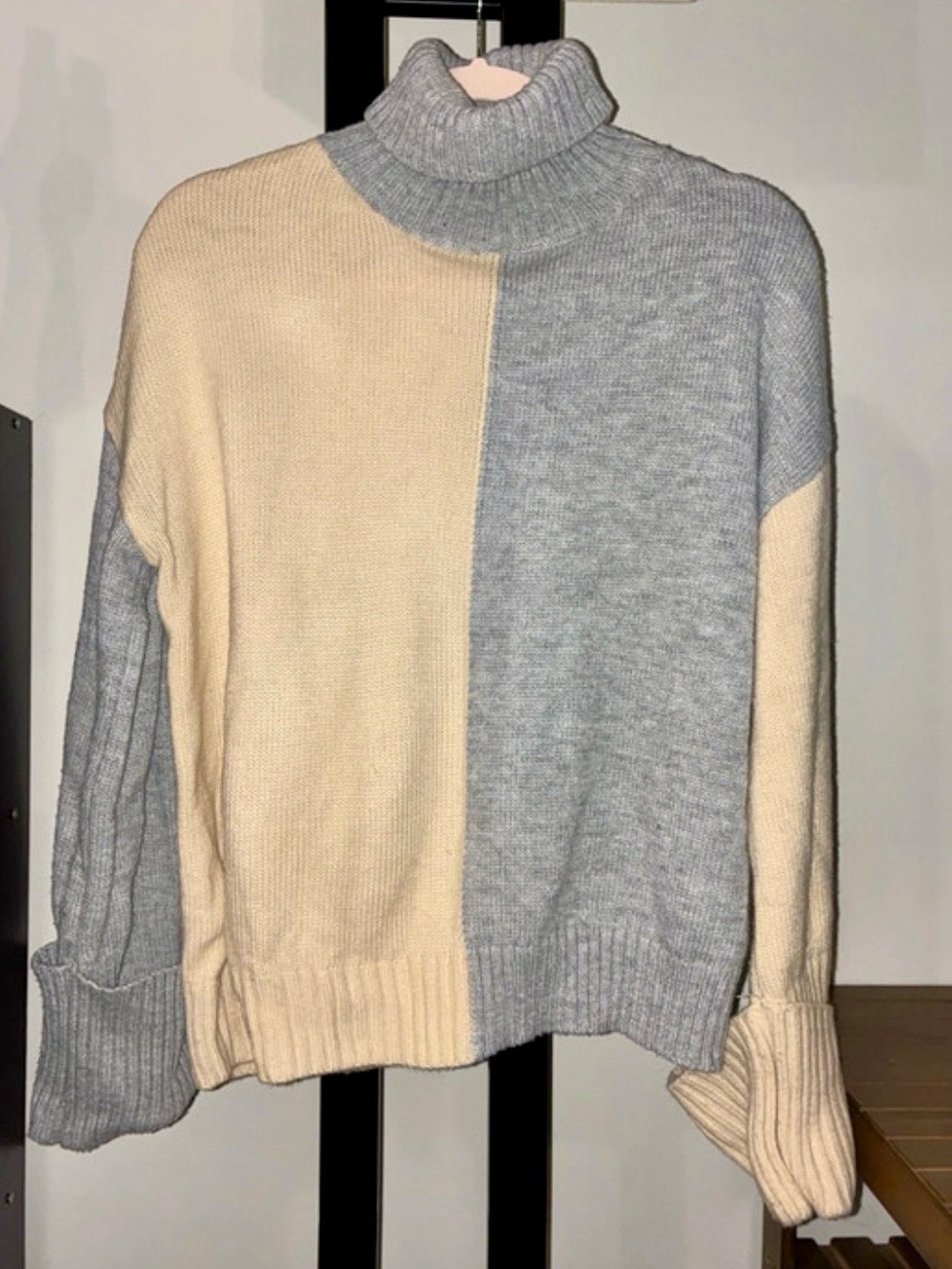 Turtleneck Colorblock Sweater - Gray & Cream
